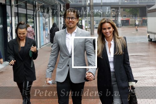 Amstelveen 27 mei 2021
Opening Yoyo tea bar van Rachel Hazes in winkelcentrum Amstelveen.
Andre Hazes zijn vriendinSarah v Soelen en haar ouders zijn ook aanwezig.