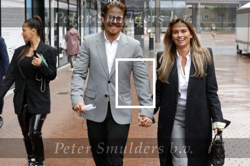 Amstelveen 27 mei 2021
Opening Yoyo tea bar van Rachel Hazes in winkelcentrum Amstelveen.
Andre Hazes zijn vriendinSarah v Soelen en haar ouders zijn ook aanwezig.