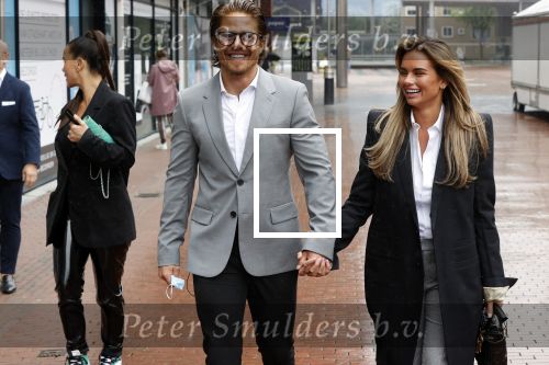 Amstelveen 27 mei 2021
Opening Yoyo tea bar van Rachel Hazes in winkelcentrum Amstelveen.
Andre Hazes zijn vriendinSarah v Soelen en haar ouders zijn ook aanwezig.