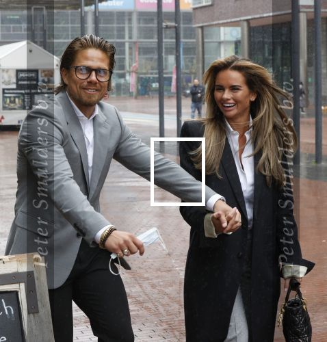Amstelveen 27 mei 2021
Opening Yoyo tea bar van Rachel Hazes in winkelcentrum Amstelveen.
Andre Hazes zijn vriendinSarah v Soelen en haar ouders zijn ook aanwezig.