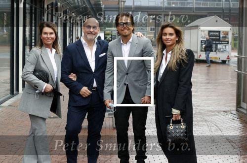 Amstelveen 27 mei 2021
Opening Yoyo tea bar van Rachel Hazes in winkelcentrum Amstelveen.
Andre Hazes zijn vriendinSarah v Soelen en haar ouders zijn ook aanwezig.