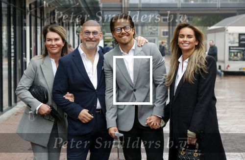 Amstelveen 27 mei 2021
Opening Yoyo tea bar van Rachel Hazes in winkelcentrum Amstelveen.
Andre Hazes zijn vriendinSarah v Soelen en haar ouders zijn ook aanwezig.