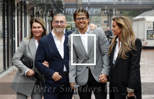 Amstelveen 27 mei 2021
Opening Yoyo tea bar van Rachel Hazes in winkelcentrum Amstelveen.
Andre Hazes zijn vriendinSarah v Soelen en haar ouders zijn ook aanwezig.