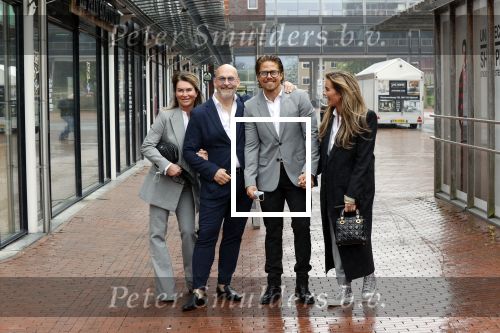 Amstelveen 27 mei 2021
Opening Yoyo tea bar van Rachel Hazes in winkelcentrum Amstelveen.
Andre Hazes zijn vriendinSarah v Soelen en haar ouders zijn ook aanwezig.