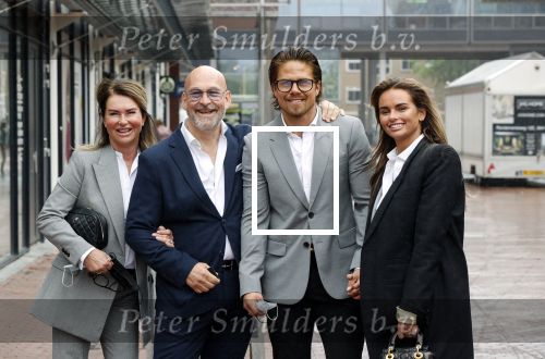 Amstelveen 27 mei 2021
Opening Yoyo tea bar van Rachel Hazes in winkelcentrum Amstelveen.
Andre Hazes zijn vriendinSarah v Soelen en haar ouders zijn ook aanwezig.