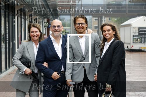 Amstelveen 27 mei 2021
Opening Yoyo tea bar van Rachel Hazes in winkelcentrum Amstelveen.
Andre Hazes zijn vriendinSarah v Soelen en haar ouders zijn ook aanwezig.
