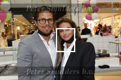 Amstelveen 27 mei 2021
Opening Yoyo tea bar van Rachel Hazes in winkelcentrum Amstelveen.
Andre Hazes zijn vriendinSarah v Soelen en haar ouders zijn ook aanwezig.