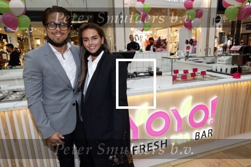 Amstelveen 27 mei 2021
Opening Yoyo tea bar van Rachel Hazes in winkelcentrum Amstelveen.
Andre Hazes zijn vriendinSarah v Soelen en haar ouders zijn ook aanwezig.