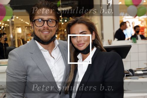 Amstelveen 27 mei 2021
Opening Yoyo tea bar van Rachel Hazes in winkelcentrum Amstelveen.
Andre Hazes zijn vriendinSarah v Soelen en haar ouders zijn ook aanwezig.