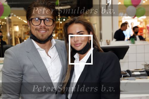 Amstelveen 27 mei 2021
Opening Yoyo tea bar van Rachel Hazes in winkelcentrum Amstelveen.
Andre Hazes zijn vriendinSarah v Soelen en haar ouders zijn ook aanwezig.