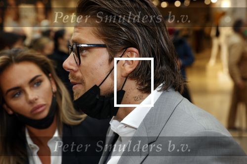 Amstelveen 27 mei 2021
Opening Yoyo tea bar van Rachel Hazes in winkelcentrum Amstelveen.
Andre Hazes zijn vriendinSarah v Soelen en haar ouders zijn ook aanwezig.