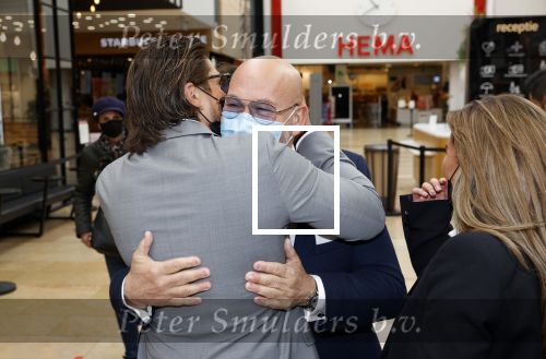 Amstelveen 27 mei 2021
Opening Yoyo tea bar van Rachel Hazes in winkelcentrum Amstelveen.
Andre Hazes zijn vriendinSarah v Soelen en haar ouders zijn ook aanwezig.
