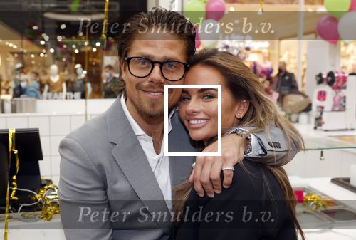Amstelveen 27 mei 2021
Opening Yoyo tea bar van Rachel Hazes in winkelcentrum Amstelveen.
Andre Hazes zijn vriendinSarah v Soelen en haar ouders zijn ook aanwezig.