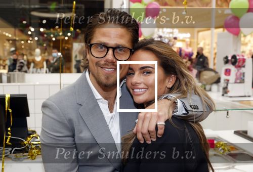 Amstelveen 27 mei 2021
Opening Yoyo tea bar van Rachel Hazes in winkelcentrum Amstelveen.
Andre Hazes zijn vriendinSarah v Soelen en haar ouders zijn ook aanwezig.