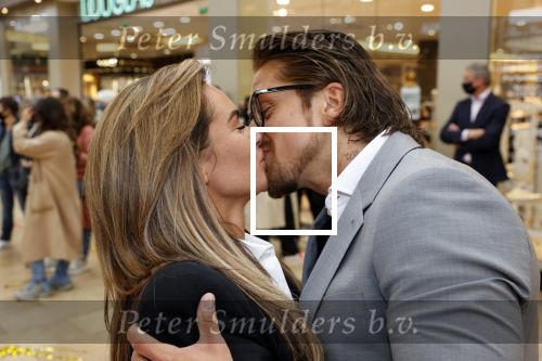 Amstelveen 27 mei 2021
Opening Yoyo tea bar van Rachel Hazes in winkelcentrum Amstelveen.
Andre Hazes zijn vriendinSarah v Soelen en haar ouders zijn ook aanwezig.
