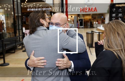 Amstelveen 27 mei 2021
Opening Yoyo tea bar van Rachel Hazes in winkelcentrum Amstelveen.
Andre Hazes zijn vriendinSarah v Soelen en haar ouders zijn ook aanwezig.