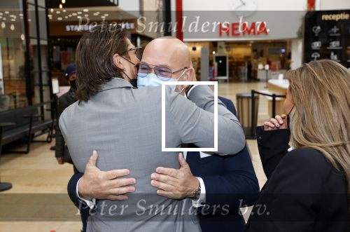 Amstelveen 27 mei 2021
Opening Yoyo tea bar van Rachel Hazes in winkelcentrum Amstelveen.
Andre Hazes zijn vriendinSarah v Soelen en haar ouders zijn ook aanwezig.