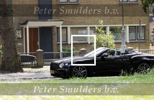Amsterdam 4 juni 2021
Annemarie v gaal en haar man in hun nieuwe Bentley Cabrio  in Amsterdam zuid
