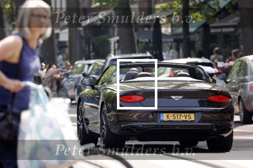 Amsterdam 4 juni 2021
Annemarie v gaal en haar man in hun nieuwe Bentley Cabrio  in Amsterdam zuid