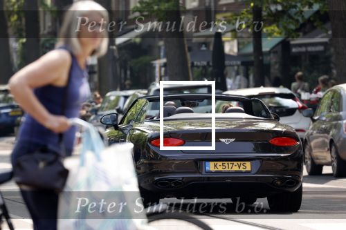 Amsterdam 4 juni 2021
Annemarie v gaal en haar man in hun nieuwe Bentley Cabrio  in Amsterdam zuid
