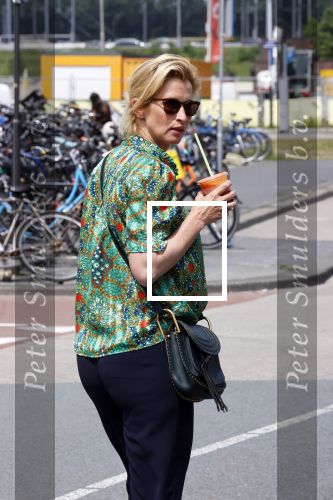 Amsterdam 4 juni 2021
Anouk Smulders haalt sapje in Amsterdam zuid