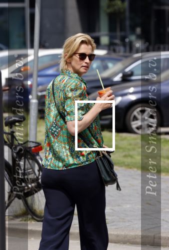Amsterdam 4 juni 2021
Anouk Smulders haalt sapje in Amsterdam zuid