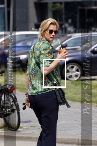 Amsterdam 4 juni 2021
Anouk Smulders haalt sapje in Amsterdam zuid