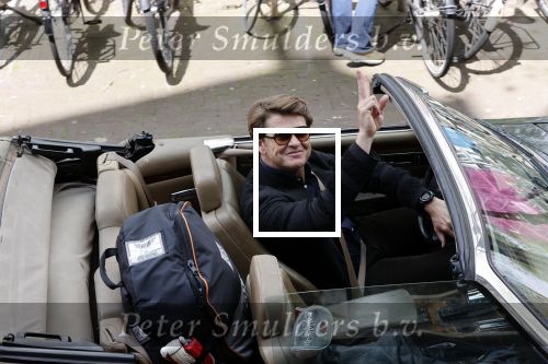 Amsterdam 29 mei 2021
Beau v Erven Dorens in zij Jaguar cabriolet in het centrum van Amsterdam.