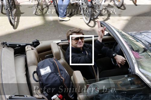 Amsterdam 29 mei 2021
Beau v Erven Dorens in zij Jaguar cabriolet in het centrum van Amsterdam.