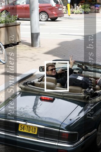 Amsterdam 29 mei 2021
Beau v Erven Dorens in zij Jaguar cabriolet in het centrum van Amsterdam.