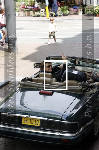 Amsterdam 29 mei 2021
Beau v Erven Dorens in zij Jaguar cabriolet in het centrum van Amsterdam.
