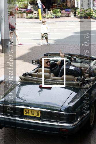 Amsterdam 29 mei 2021
Beau v Erven Dorens in zij Jaguar cabriolet in het centrum van Amsterdam.