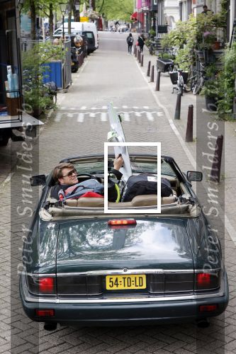 Amsterdam 29 mei 2021
Beau v Erven Dorens in zij Jaguar cabriolet in het centrum van Amsterdam.