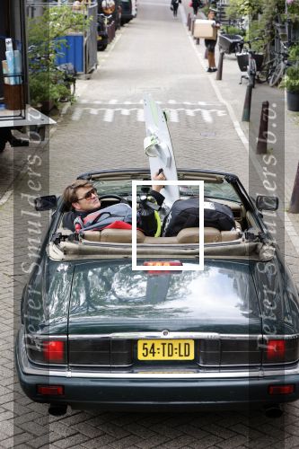 Amsterdam 29 mei 2021
Beau v Erven Dorens in zij Jaguar cabriolet in het centrum van Amsterdam.