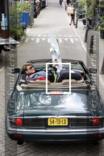 Amsterdam 29 mei 2021
Beau v Erven Dorens in zij Jaguar cabriolet in het centrum van Amsterdam.
