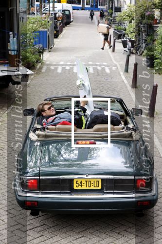 Amsterdam 29 mei 2021
Beau v Erven Dorens in zij Jaguar cabriolet in het centrum van Amsterdam.