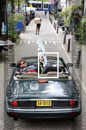Amsterdam 29 mei 2021
Beau v Erven Dorens in zij Jaguar cabriolet in het centrum van Amsterdam.