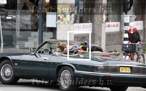 Amsterdam 29 mei 2021
Beau v Erven Dorens in zij Jaguar cabriolet in het centrum van Amsterdam.