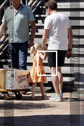 Noordwijk 31 mei en 1 juni 2021
Het nieuwe huis van Martien en Erica Meiland. Ze verhuizen vanuit Hengelo naar Noordwijk.
Aanwezig Martien Meiland Erica Meiland Maxime Meiland met dochter Claire en partner Leroy Molkenboer Montana Meiland met vrien Dirk Hoogstraten. Ook broer Jaap meiland en zijn vrouw Evelien helpen mee.