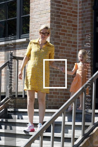 Noordwijk 31 mei en 1 juni 2021
Het nieuwe huis van Martien en Erica Meiland. Ze verhuizen vanuit Hengelo naar Noordwijk.
Aanwezig Martien Meiland Erica Meiland Maxime Meiland met dochter Claire en partner Leroy Molkenboer Montana Meiland met vrien Dirk Hoogstraten. Ook broer Jaap meiland en zijn vrouw Evelien helpen mee.