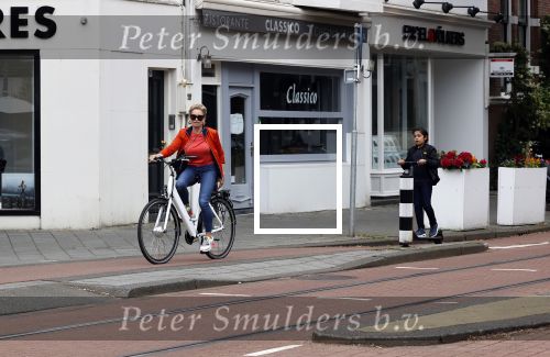 Amsterdam 5 juni 2021
Connei Witteman met haar kleinzoon op fiets en electrische step