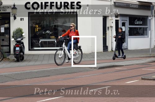 Amsterdam 5 juni 2021
Connei Witteman met haar kleinzoon op fiets en electrische step