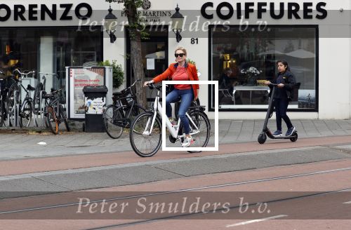 Amsterdam 5 juni 2021
Connei Witteman met haar kleinzoon op fiets en electrische step