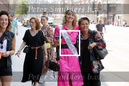 Amsterdam 9 juni 2021
Opening expositie van Monique Collignon in beurs v Berlage. Miss Nederland Denise Speelman met Monica van Ee
