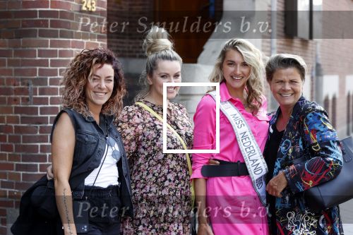 Amsterdam 9 juni 2021
Opening expositie van Monique Collignon in beurs v Berlage. Miss Nederland Denise Speelman met Monica van Ee