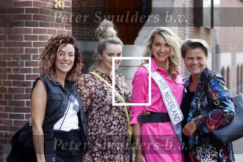 Amsterdam 9 juni 2021
Opening expositie van Monique Collignon in beurs v Berlage. Miss Nederland Denise Speelman met Monica van Ee