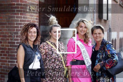 Amsterdam 9 juni 2021
Opening expositie van Monique Collignon in beurs v Berlage. Miss Nederland Denise Speelman met Monica van Ee