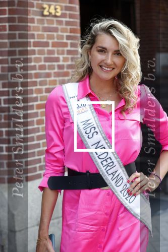 Amsterdam 9 juni 2021
Opening expositie van Monique Collignon in beurs v Berlage. Miss Nederland Denise Speelman