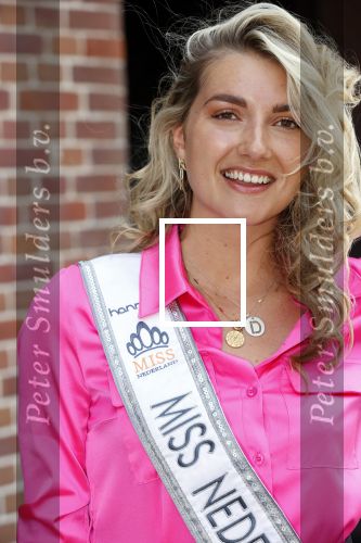 Amsterdam 9 juni 2021
Opening expositie van Monique Collignon in beurs v Berlage. Miss Nederland Denise Speelman