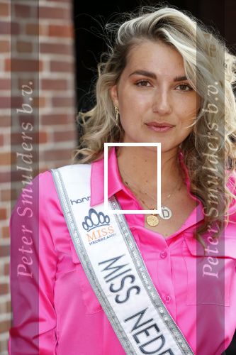 Amsterdam 9 juni 2021
Opening expositie van Monique Collignon in beurs v Berlage. Miss Nederland Denise Speelman